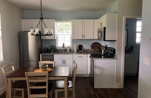 College Park Cottage | Cottage Retreat in the City
