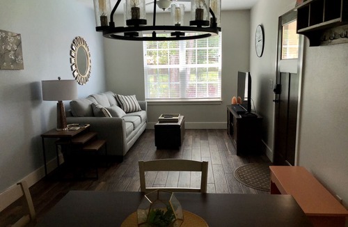 College Park Cottage | Cottage Retreat in the City