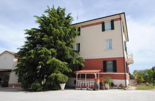 Montalto delle Marche House | Country House Villa Geminiani