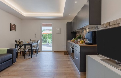 Cascina Apartment | Countryside Apt with Swimming Pool and Parking