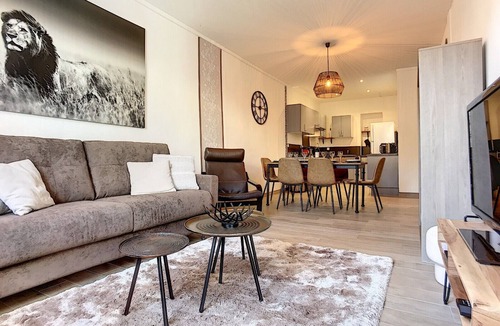 Antibes Old Town Apartment | Cours Massena on Marché Provencal