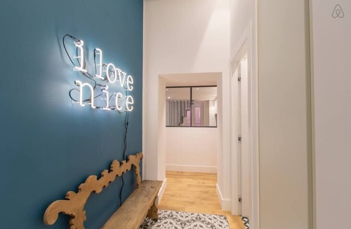 Old Town Apartment | COURS SALEYA : Brand-new! Old town and beach