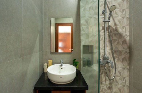 Renon Hostel | Cove Ransha Stay