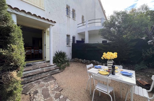 Saint-Aygulf Apartment | Cozy 1-Bedroom Apartment with Private Garden, Close to Beach & Shops in Saint Aygulf