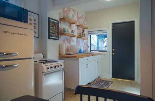 South Eola Apartment | Cozy 1-bedroom with a beautiful backyard in awesome Orlando