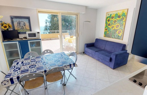 Menton Apartment | Cozy 2BR with terrace, pool, and garage