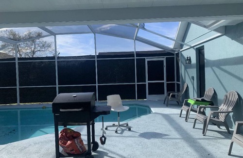 Poinciana House | COZY 4-BEDROOM HOUSE WITH PRIVATE POOL ONLY 30 MINUTES FROM DISNEY!
