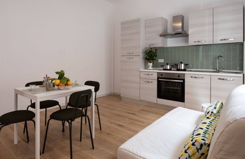 Piombino Apartment | Cozy 40 sqm studio, for 4 people, located on the ground floor of a modern building. The property is located in a strategic area of ​Piombino, an ideal starting point for exploring the city and the Tuscan coast. A few minutes from the historic center