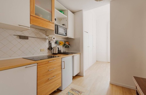 Zona Farini Apartment | Cozy 55 m2 apartment for 4 people, located on the 3rd floor of a building with lift a few steps from the suggestive area of ​Isola, where tradition meets innovation, but also from the picturesque China Town of via Paolo Sarpi, from the Monumental Ce
