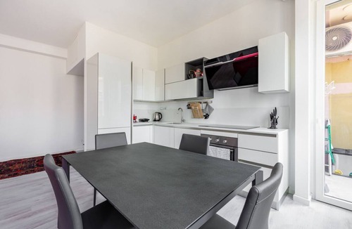 Porta Garibaldi Apartment | Cozy and bright 66sqm apartment located on the 6th floor of a building with lift (with a flight of stairs at the entrance to reach it).The accommodation is located in an exceptional position, just 300m from P.zza Gae Aulenti, famous for the wonderful vie