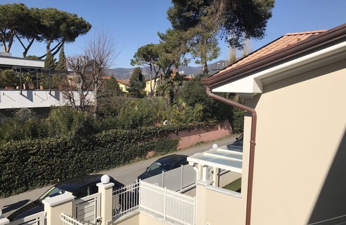 Marina di Carrara Apartment | Cozy apartment 800 mt from the beach