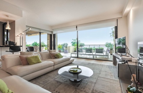 Golfe Juan Apartment | Cozy apartment in Vallauris with WiFi