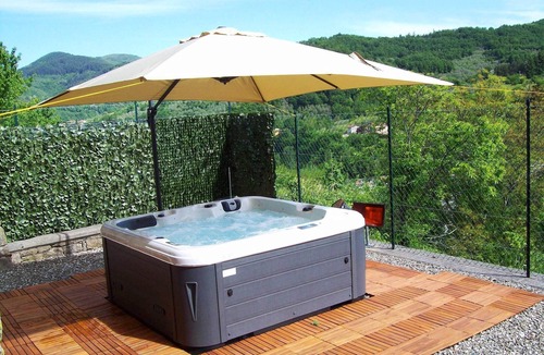 Argigliano Apartment | Cozy Casola Retreat with WiFi