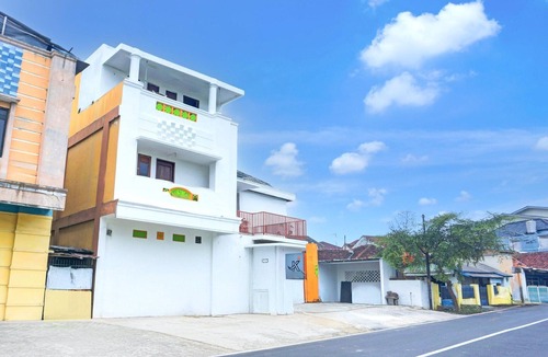 Bandar Lampung House | Cozy Double Escape W/Free WiFi and Parking