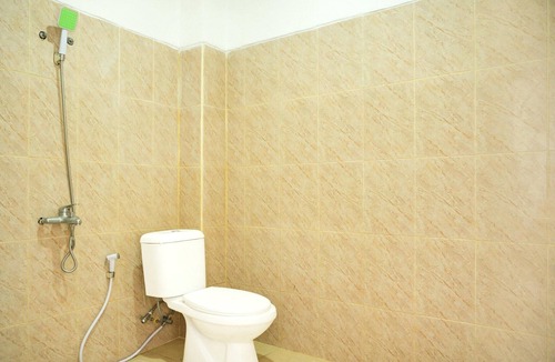 Bandar Lampung House | Cozy Double Escape W/Free WiFi and Parking