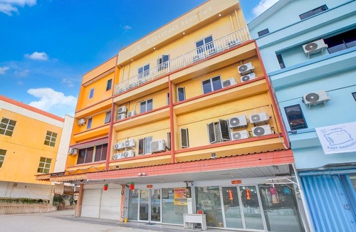 Lubuk Baja House | Cozy Double Escape W/Free WiFi and Parking