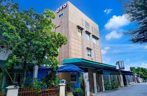 Palembang House | Cozy Double Escape W/Free WiFi and Parking