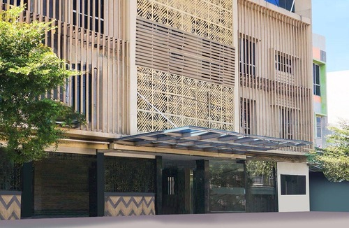 Palembang House | Cozy Double Escape W/Free WiFi and Parking
