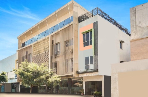 Palembang House | Cozy Double Escape W/Free WiFi and Parking