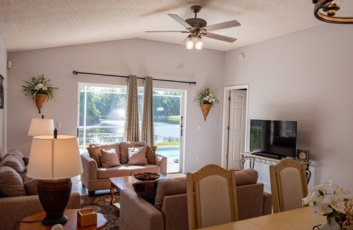 Chatham Park House | COZY FAMILY HOME POOL AND LAKE VIEW, 5MILES DISNEY