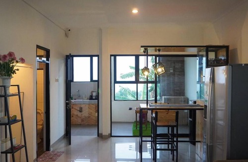 Setiabudi House | Cozy Haven with Jacuzzi, Rooftop