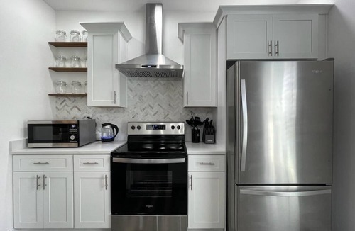 Sanford House | Cozy Historic home with 2 king size beds in Sanford
