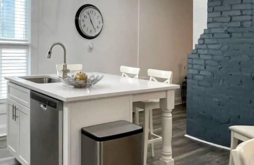 Sanford House | Cozy Historic home with 2 king size beds in Sanford