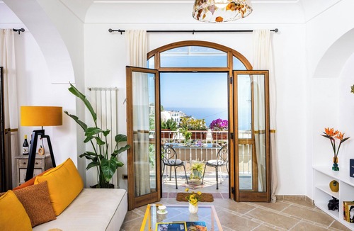 Montepertuso Apartment | Cozy house with sea view, terrace and private parking