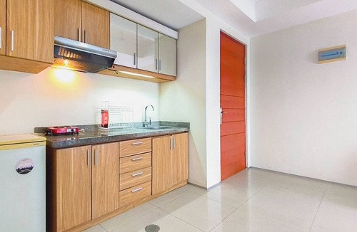 Siwalankerto Apartment | Cozy Living 2Br Apartment At High Point Serviced