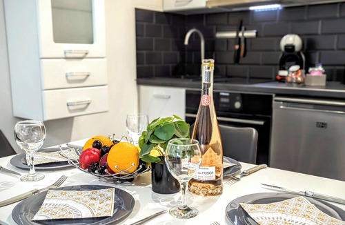 Fabron Apartment | Cozy * Next To The Beach * Modern * Tram * Clim * WI-FI * Promenade *