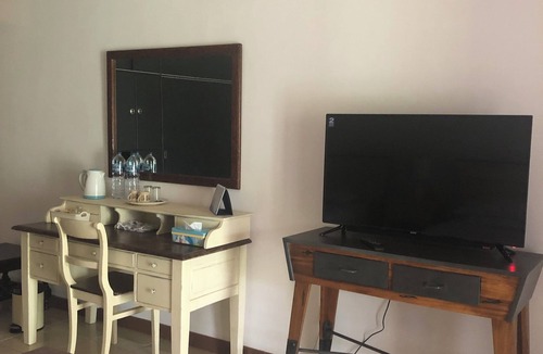 Tomohon Bed & Breakfast | Cozy place to stay in Tomohon City. Close to the Resto & Cafe. Separate access.