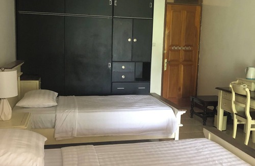 Tomohon Bed & Breakfast | Cozy place to stay in Tomohon City. Close to the Resto & Cafe. Separate access.