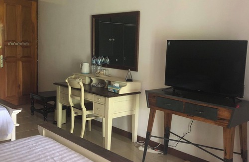 Tomohon Bed & Breakfast | Cozy place to stay in Tomohon City. Close to the Resto & Cafe. Separate access.