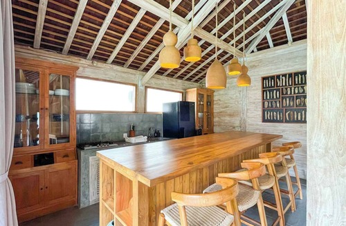 Sunset Road Villa | Cozy Tropical 3BR Villa | 12 min to Seminyak Beach