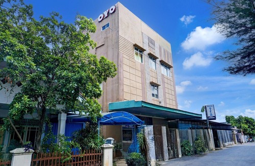 Palembang House | Cozy Twin Escape with Free WiFi and Parking