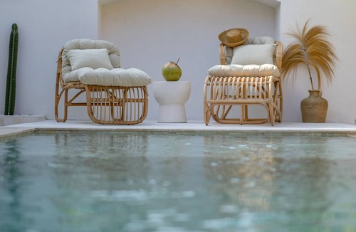 Sanur Kauh Villa | Cozy Up Villa ~ 2BDR Luxury Pool Oasis ~ 5min to Beach!