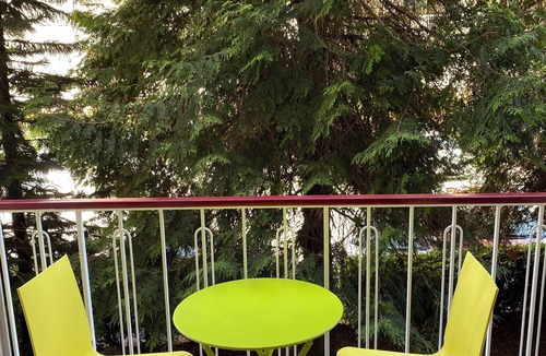 Cros-de-Cagnes Apartment | Cros de Cagnes-sur-Mer building facing the sea