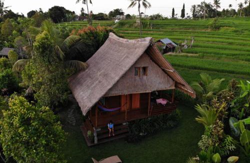 Sukasada House | Cute Eco Cottage Near 7 Waterfalls