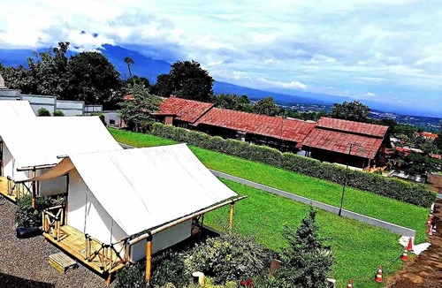 Jambu Luwuk Villa | D'Royale Tapos Resort Bogor