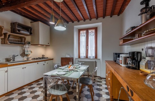 Castiglione d'Orcia Apartment | Dafne Room - Fonte Alle Ninfe Bed and Breakfast