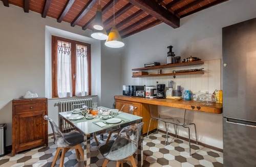 Castiglione d'Orcia Apartment | Dafne Room - Fonte Alle Ninfe Bed and Breakfast