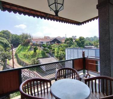 Setiabudi House | Dalem Arum (for women only)