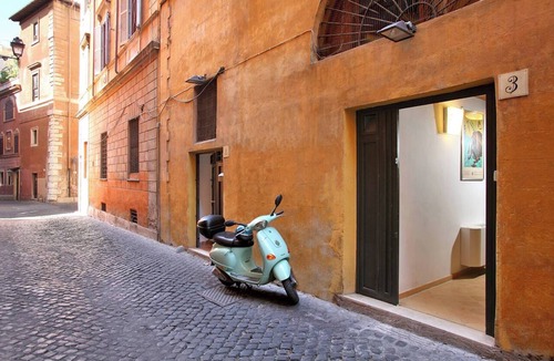 Rione V Ponte Apartment | Dalí, charming and modern ground floor loft