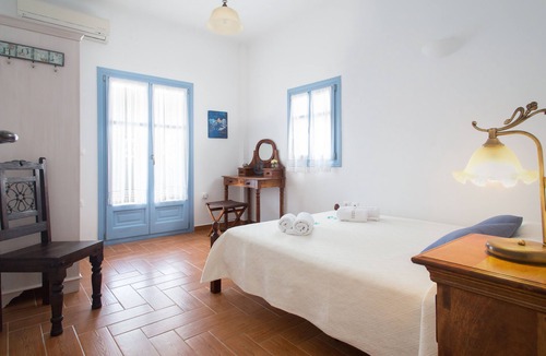 Agia Paraskevi House | DAPHNE - Sunny villa with private Pool and Sea view