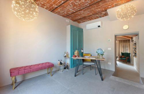 Borgomanero House | Decanter House