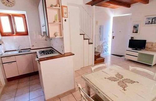 Numana Villa | Delightful quaint downtown skyline