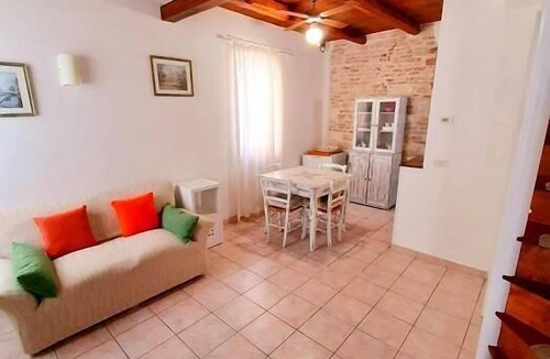 Numana Villa | Delightful quaint downtown skyline
