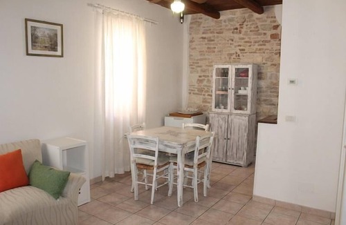 Numana Villa | Delightful quaint downtown skyline