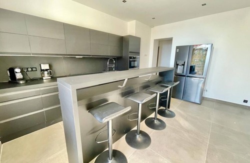 Le Suquet Apartment | Deluxe 4 bedroom penthouse with jacuzzi and rooftop