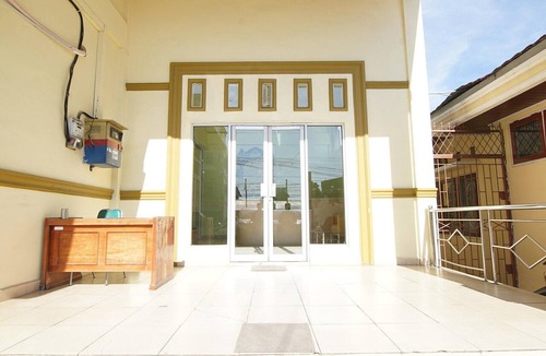 Pekanbaru House | Deluxe Double at Collection O Pekanbaru